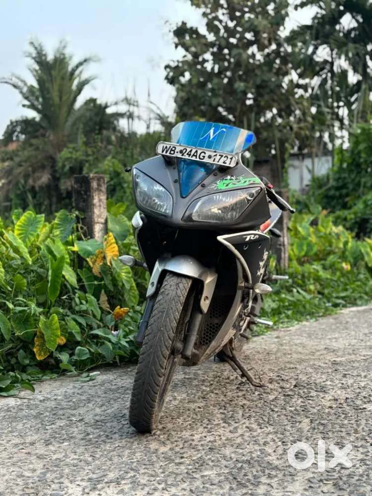 Yamaha R15 v2 special edition