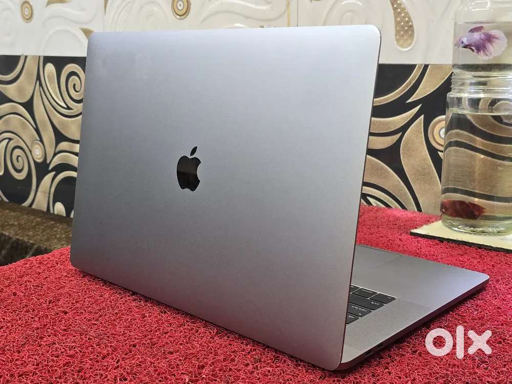 Apple Macbook Pro i9/16/512gb/5.5Gb Graphics 15inch Retina Touchbar