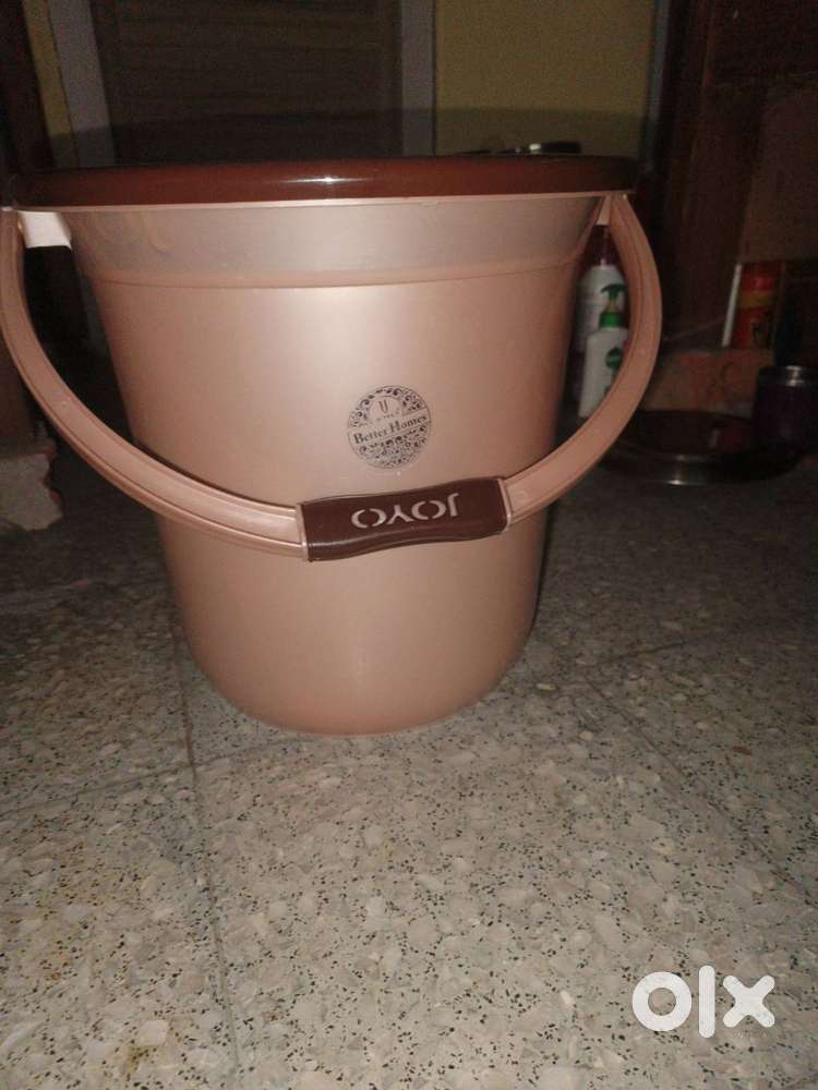 Bath bucket in good condition for sale