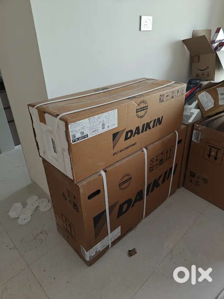 Daikin barnd new Ac 1.8 ton