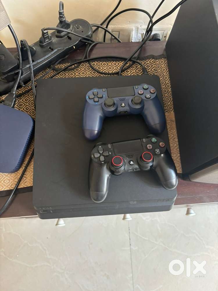 Playstation 4 Slim 500 GB excellent condition with 2 controller+games