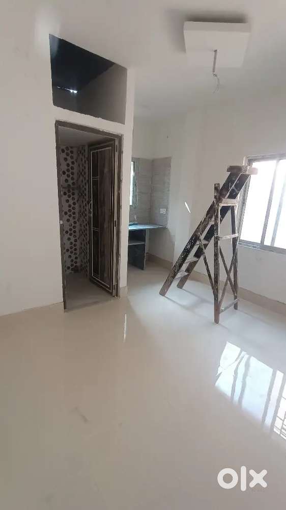 1RK Rent in kestopur tip top condition M/F allowed.