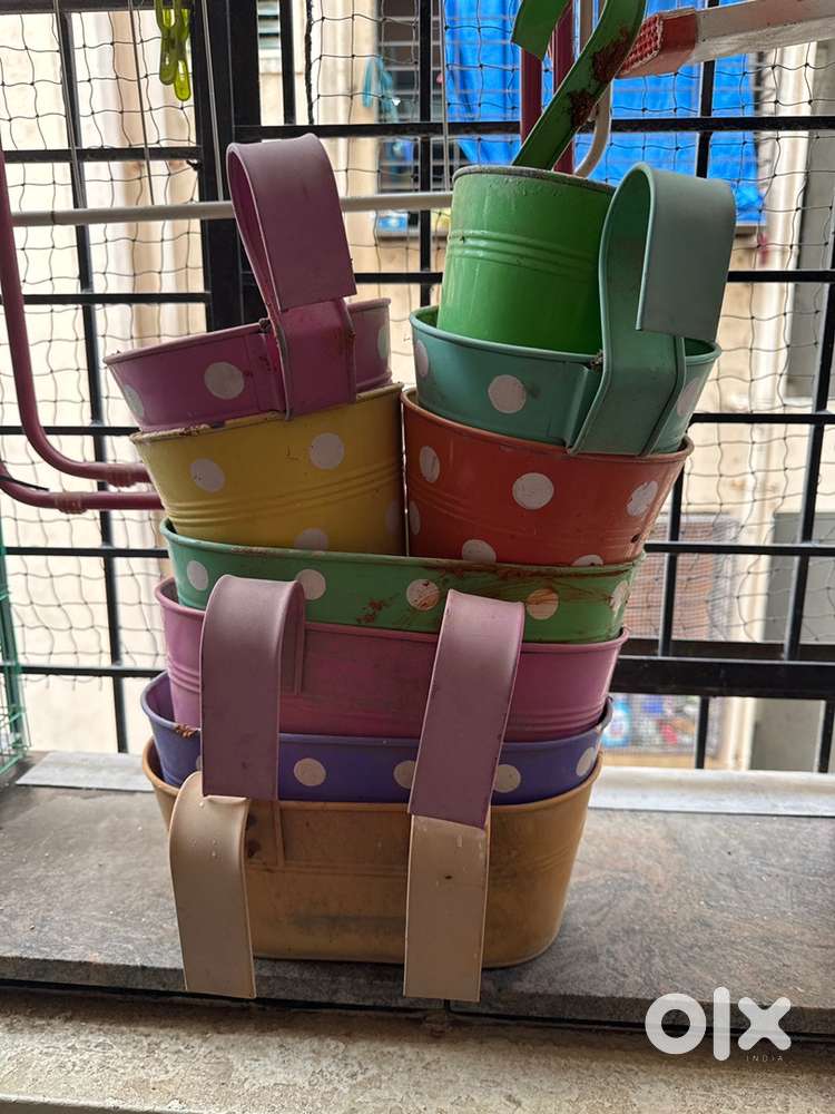 Used metal flower pots 5 small and 4 big