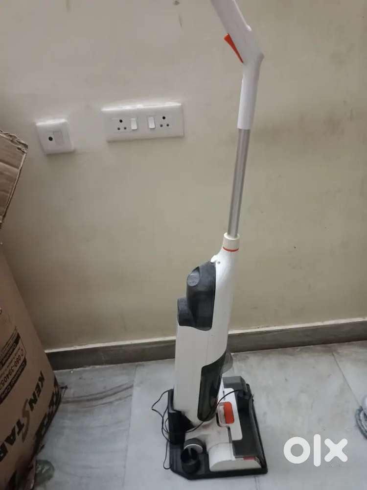 Floor cleaner machine