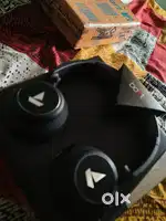 A headphone with a better sound quality supar base no out side sound