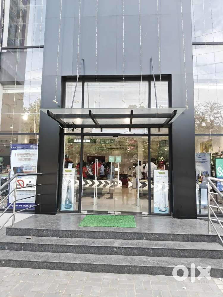Sales executive vacancy and store staff
