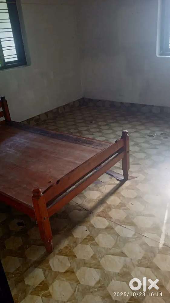 Thadambattuthazham 2BHK house upstairs for rent.only family