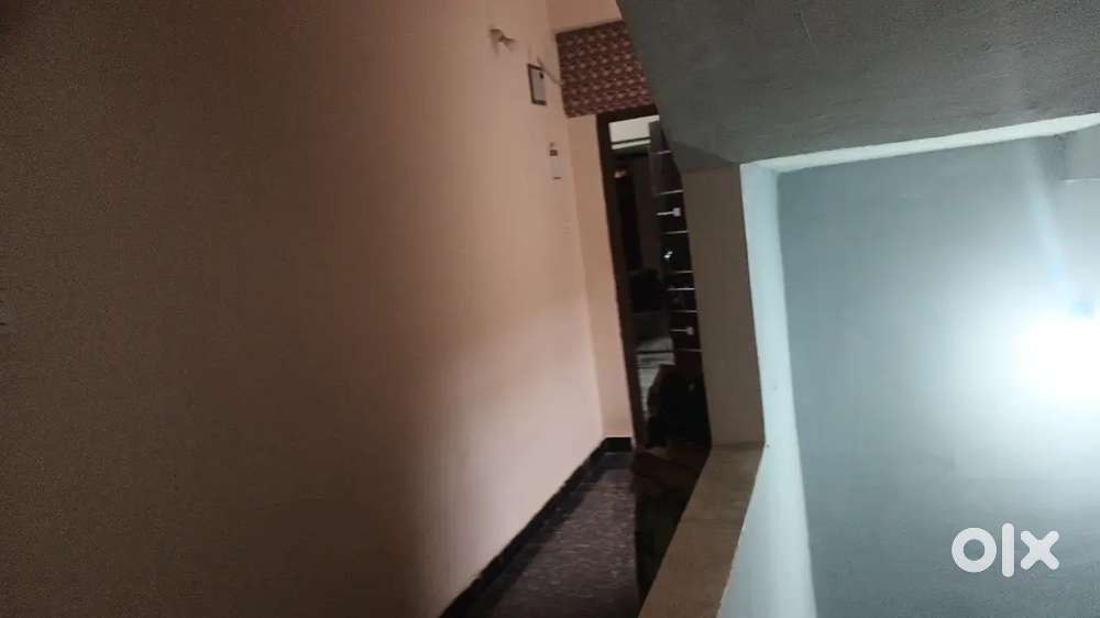 1 Bed Room Flates are available for rent