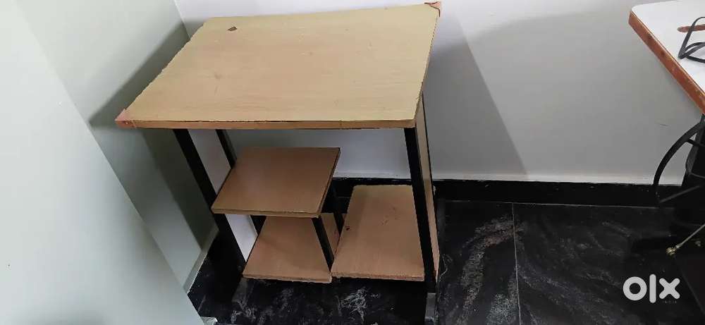 Iron frame computer table 1200 rs..bhairava nagar 9thcross