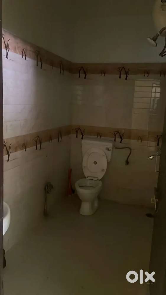 3 Bhk Semi furnished flat with bed, Mattress, Ro, Geyser & Lift