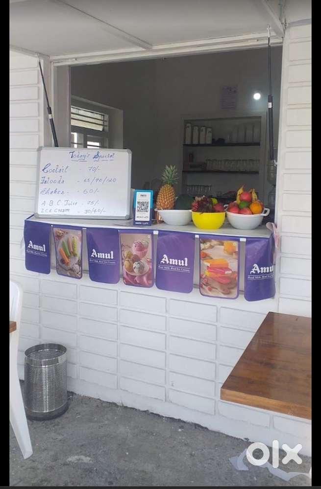 Exclusive juice shop - using only Amul ice cream