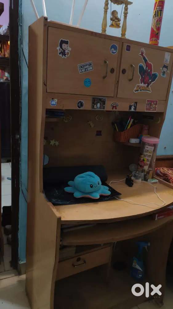 Computer table
