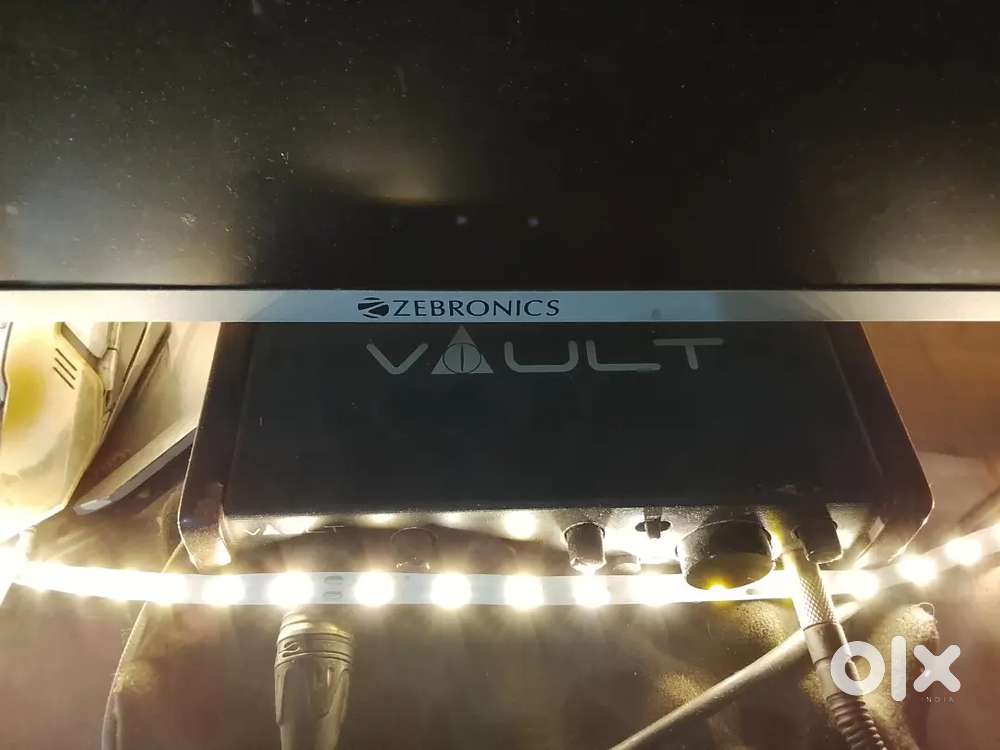 VAULT KITT MIC SOUND CARD HEADPHONE 8 METTER VIRE