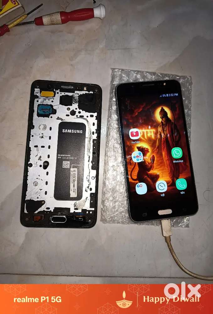 2 phone h ek phone ka folder dalega ek phone me sirf touch dalege