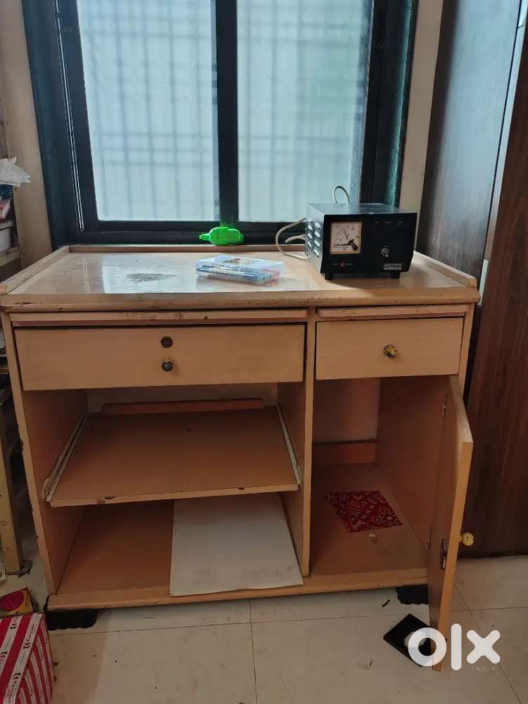 Computer table