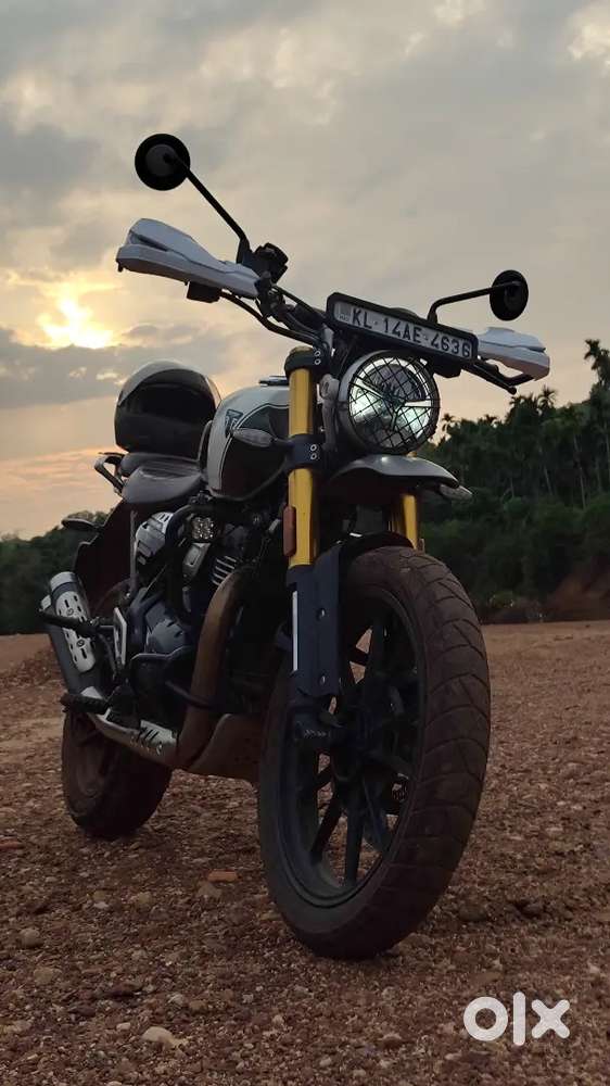 2024 model Triumph Scrambler 400x - Green