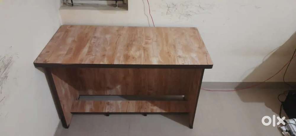 Computer table