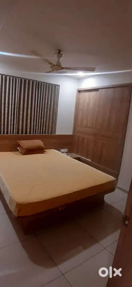 Beautiful 3 bhk full furnished flat near Indira Circle,150 feet Road