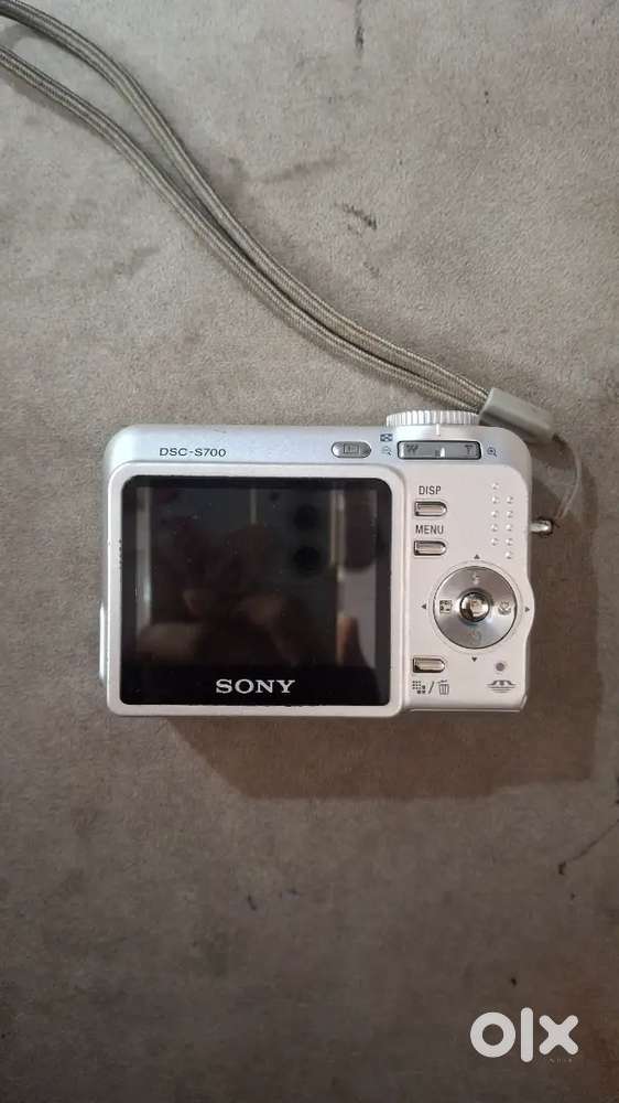 Sony Cyber-shot DSC-S700  7.2MP Digital Camera