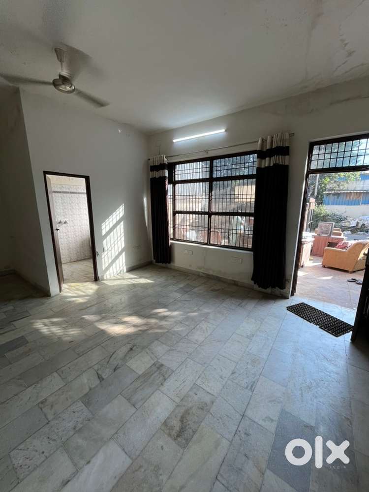 Phase1-HSIIDC, Alipur Office for rent front side best for service base