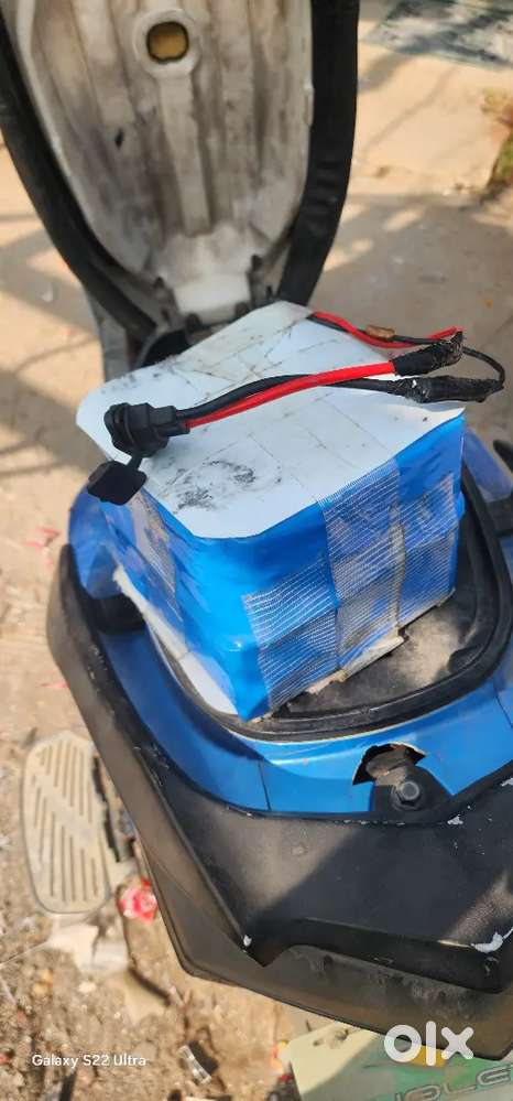 Electric scooter battery