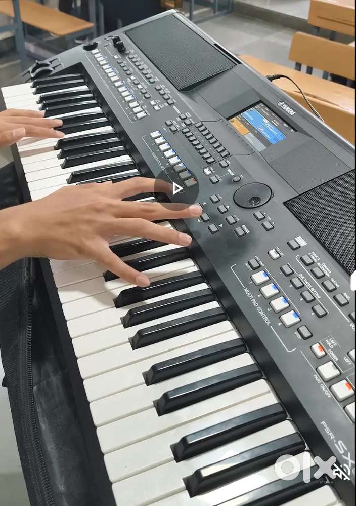Yamaha PSR SX600 in pristine condition. Fresh like new