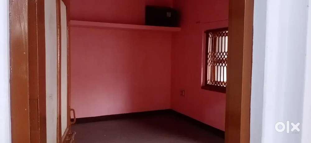 Pg available for girls