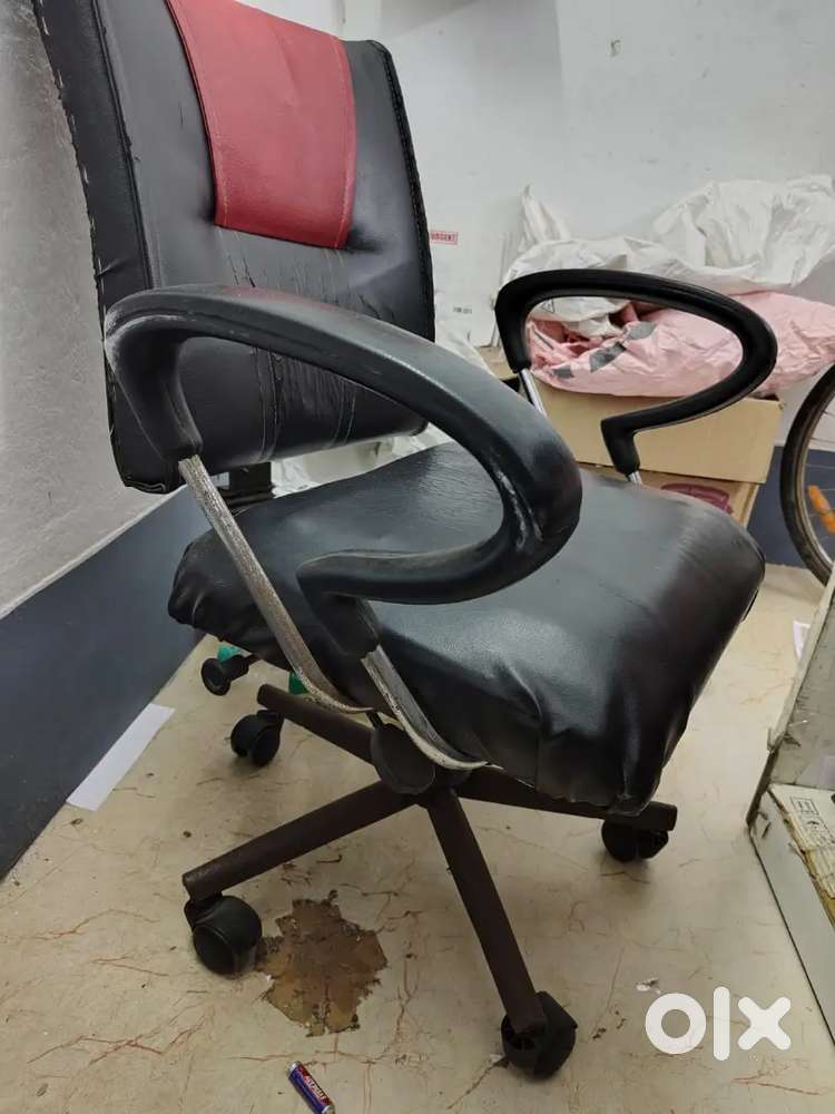Revolving office chair