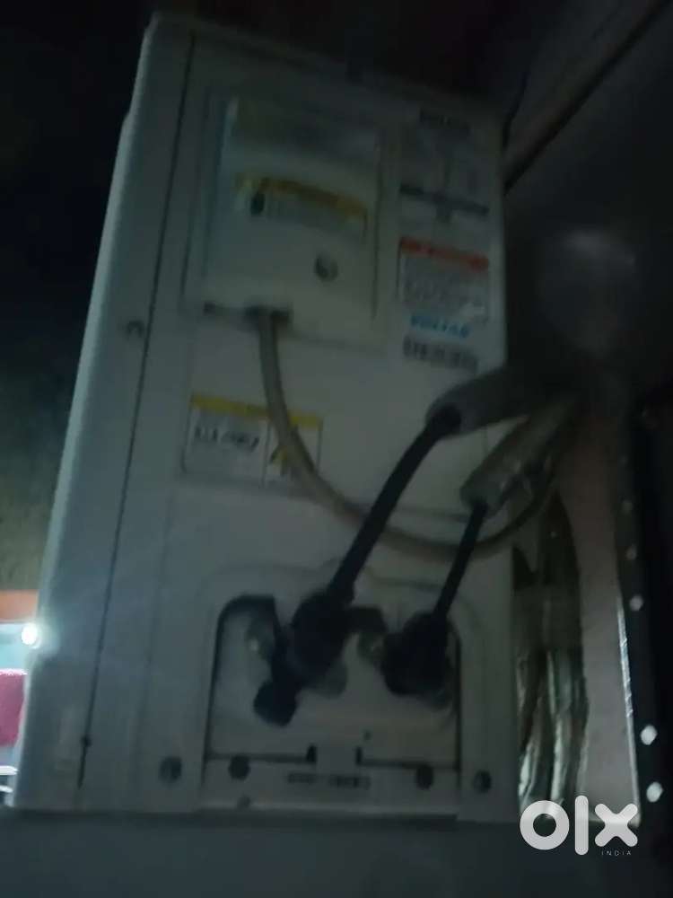 Voltas 1 Ton inverter AC