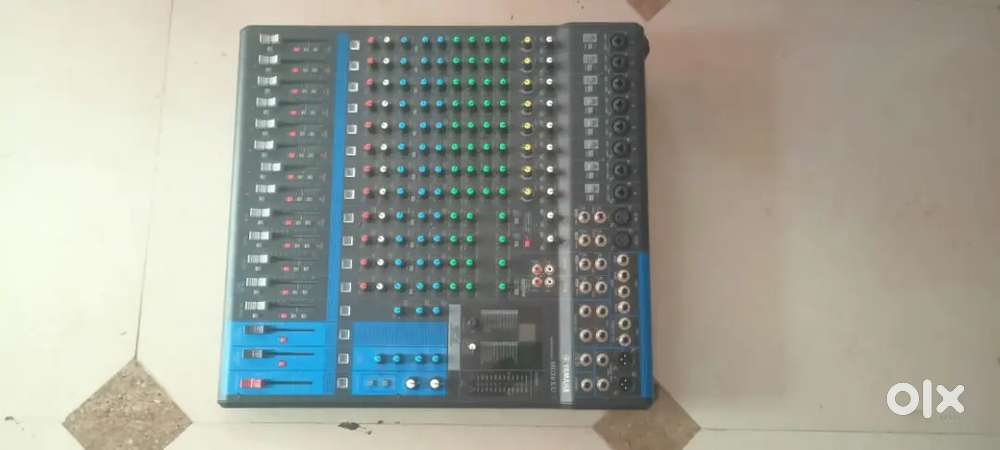 YAMAHA 16 MGXU audio mixer