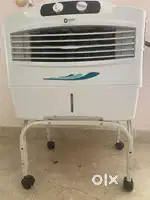 Cooler with stand
