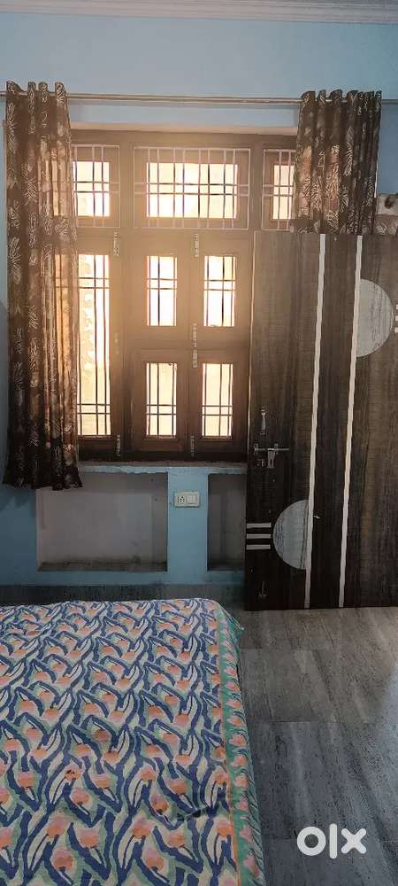 TO LET ONLY FOR GIRLS