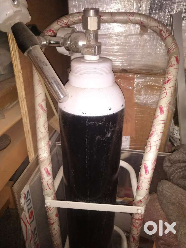 Oxygen Cylinder 10 kg with trolly and regulator
