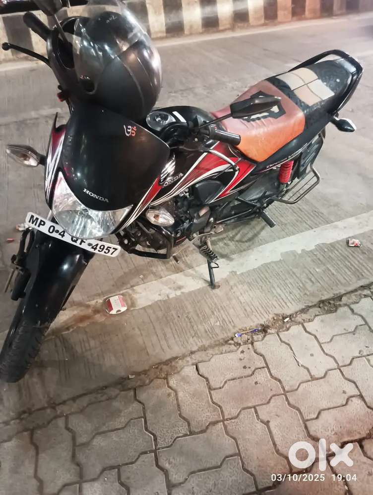 Dream yuga self start bike, battery condition good , back tyer new