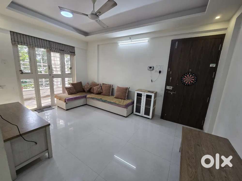 Urgently looking female flatmate for spacious well-maintained 2bhk