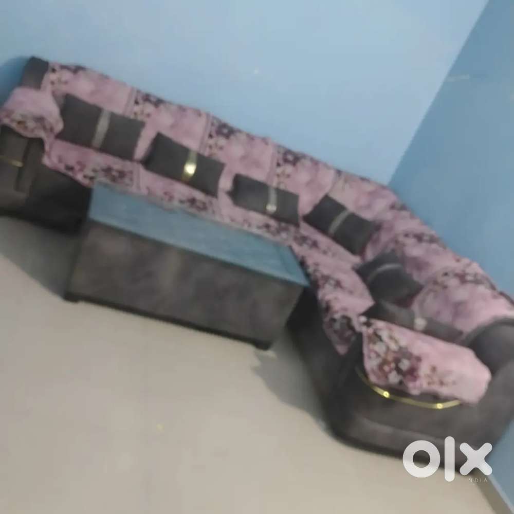 Lsize sofa two puff and 4 /6 diwan