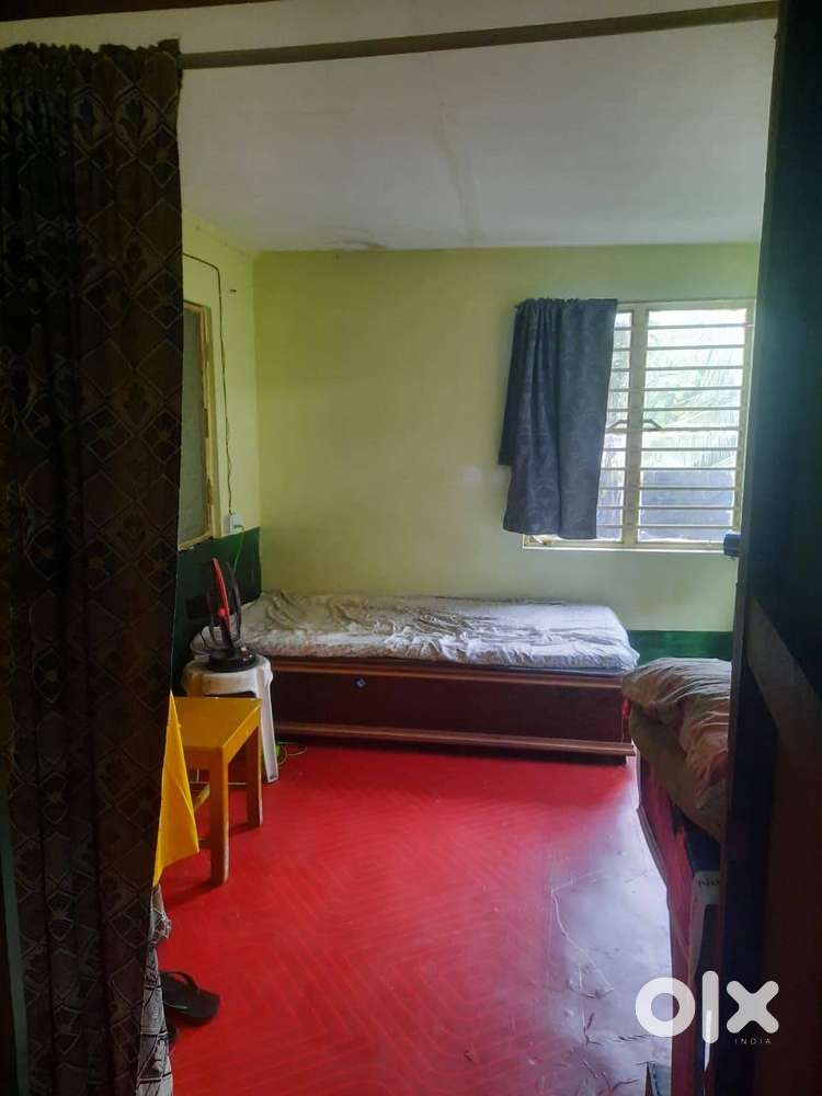 A house for rent in 4th floor for students, service person..
