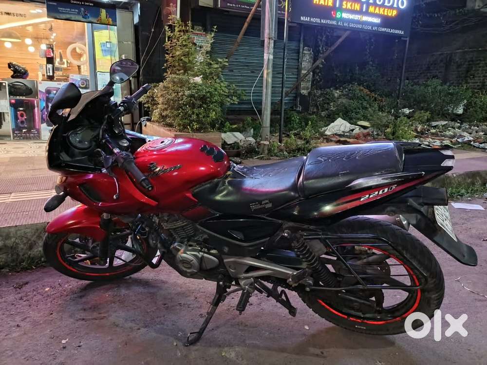 Pulsar 220 F