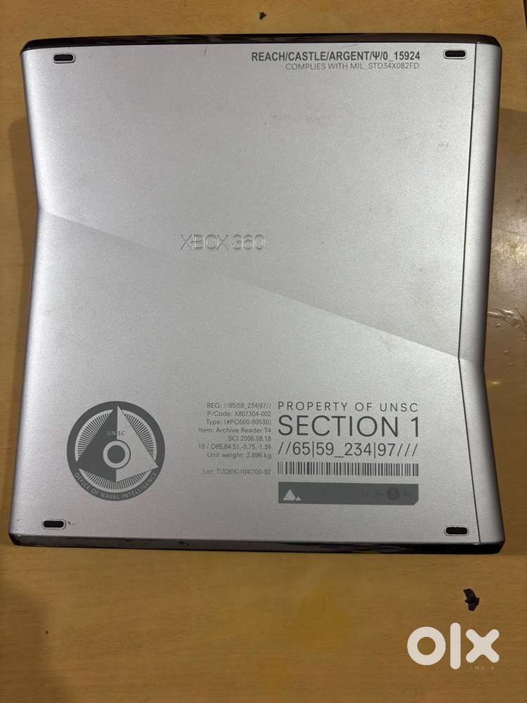Xbox 360 gaming console with all accessories