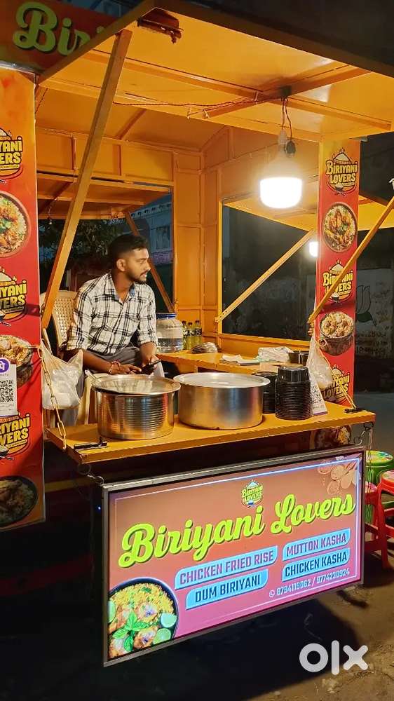 রেস্টুরেন্টে সব কাজ জানা একজন রান্নার লোক চাই।একজন হেল্পার চাই।