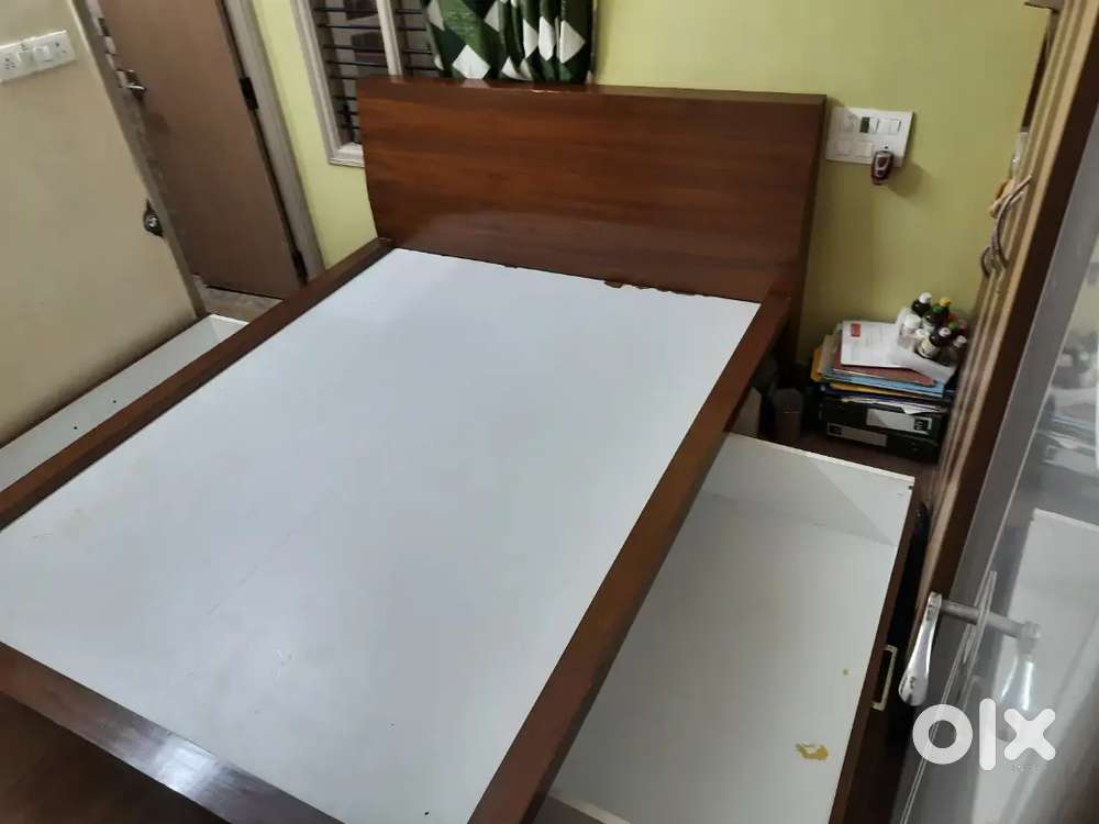 Cot with storage and head rest king size