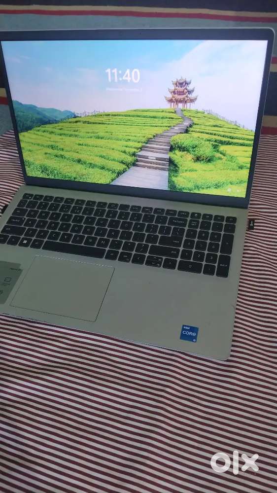Dell Laptop with wifi keyboard only rupees 32000