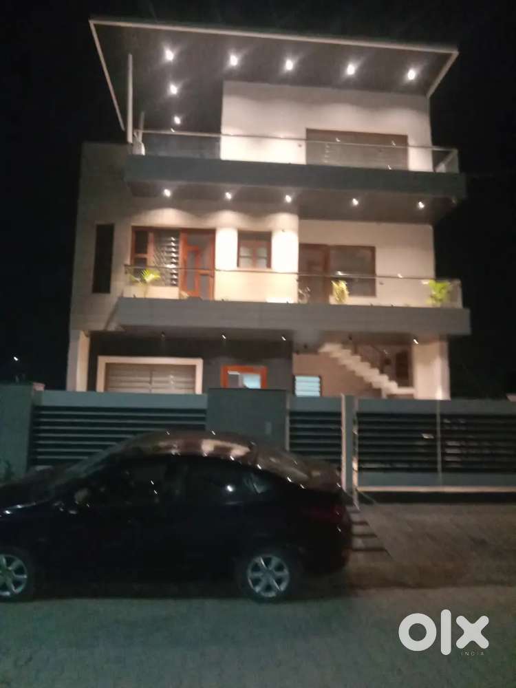 Fully furnished 2 BHK in TDI Sec 116