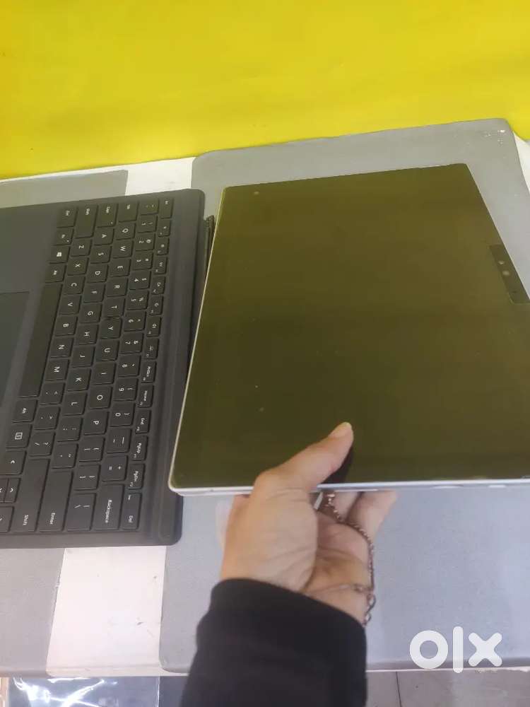 Microsoft surface Detachable Laptop 2-in-1 Tablet Touch