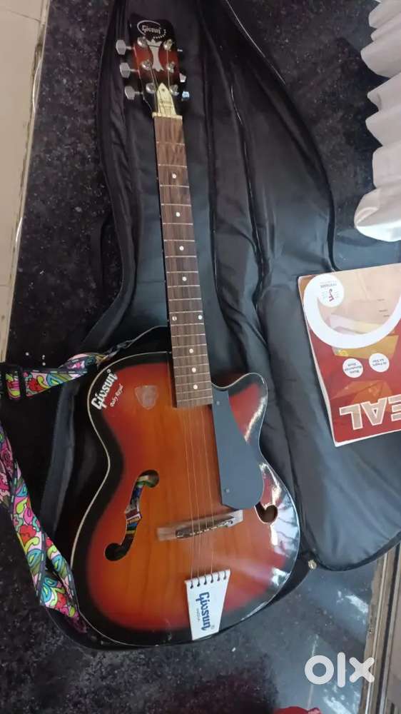 Well maintained guitar for kids