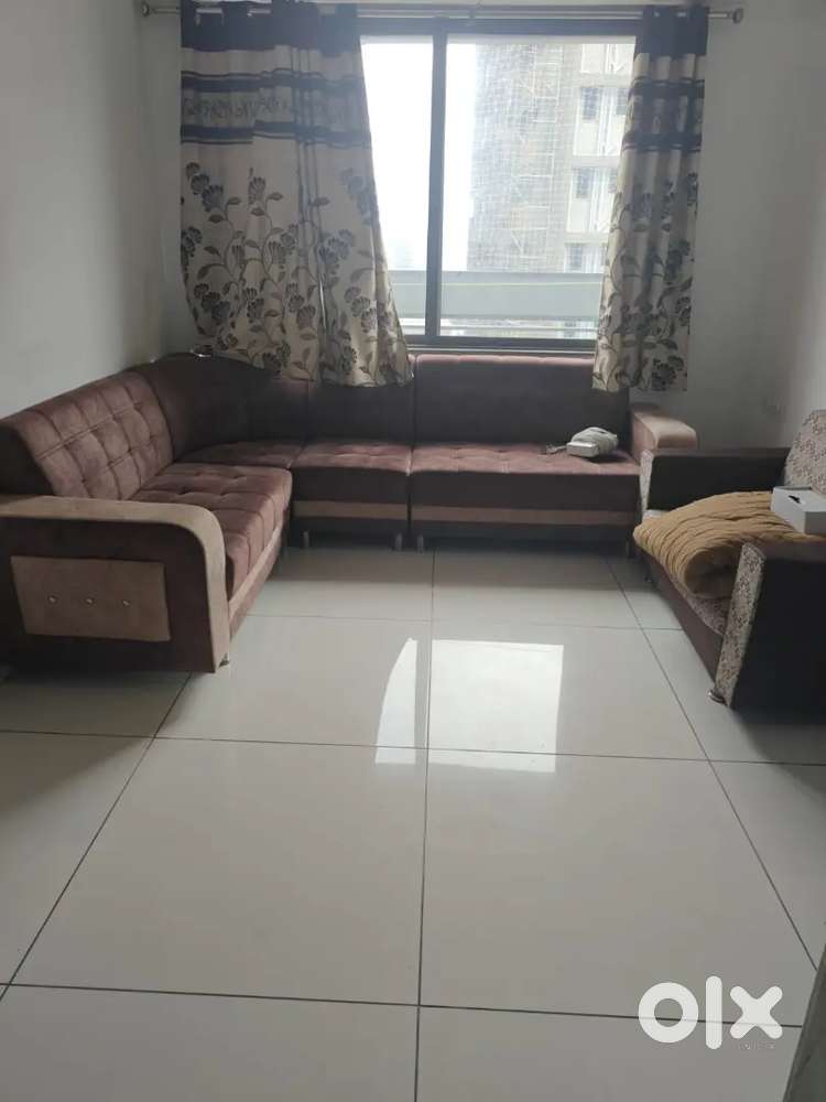 3 bhk semi furnished apartment in rent