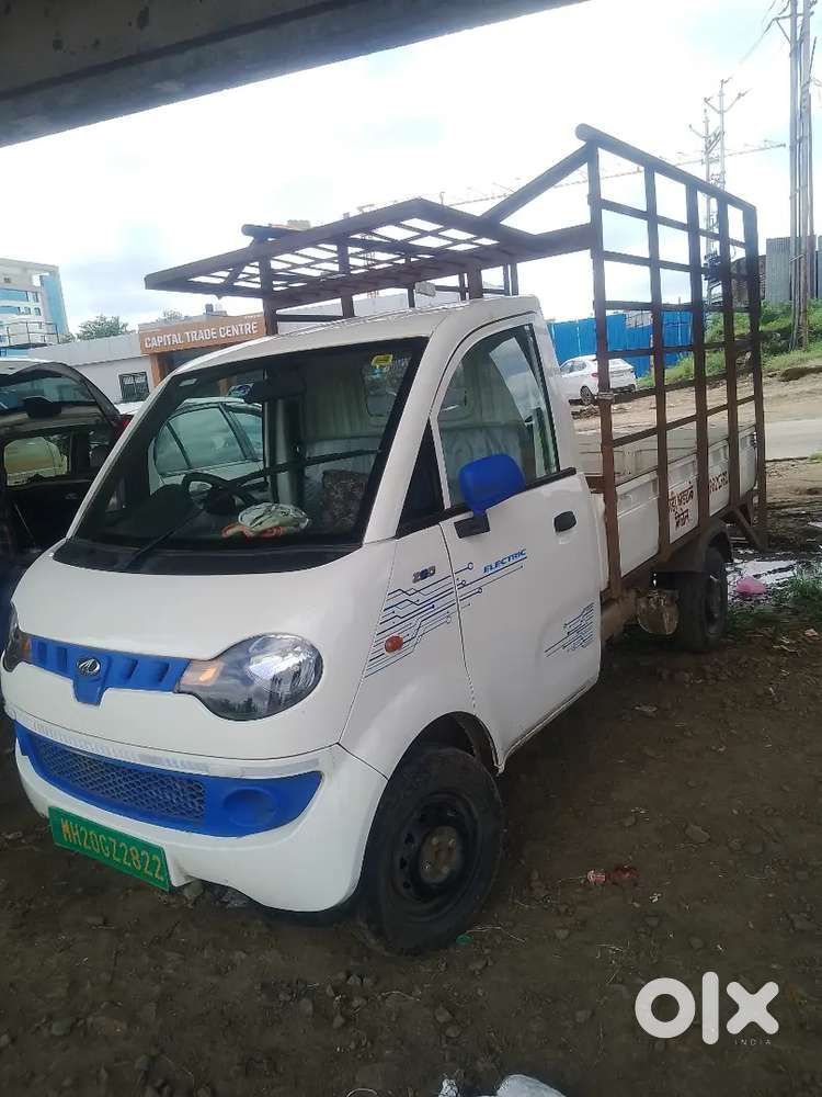 Loading of mahindra jeeto of electricity load capacity 1300 kg 1400 kg