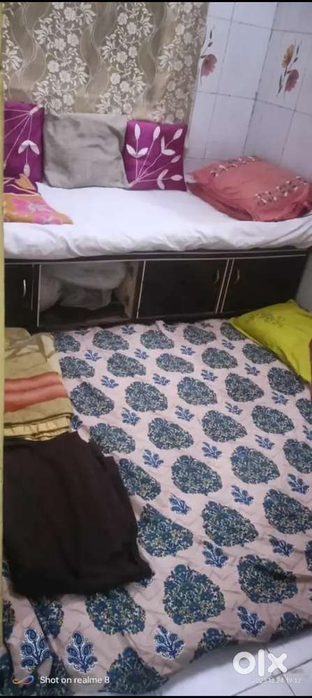 One bedroom available for pg male, working or students