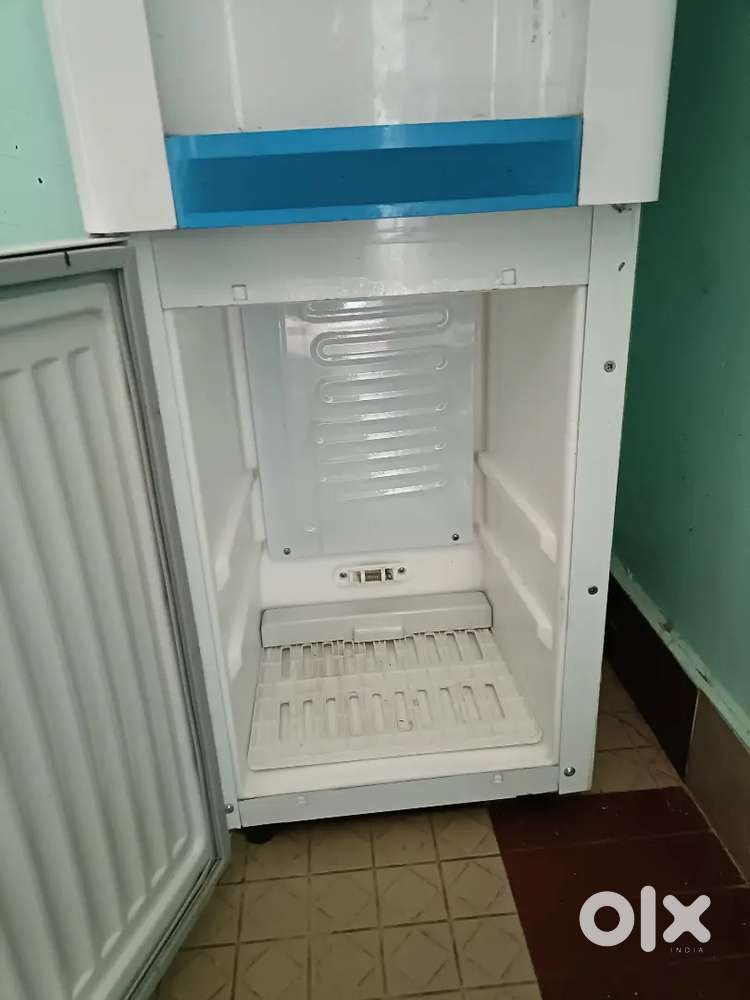 Voltas water dispensar