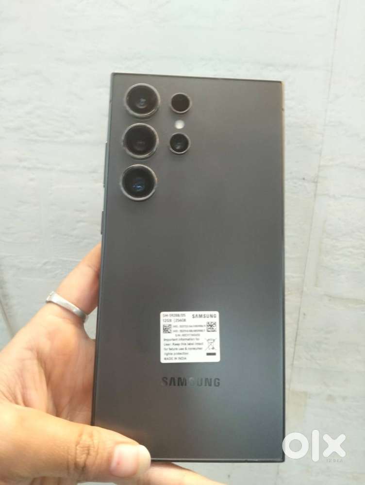 Selling Samsung S24 Ultra, Mint Condition,12/256GB Warranty Available.